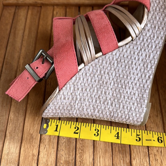 Call it Spring wedge heel platform sandals coral suede and rose gold size 7 1/2 - Picture 10 of 10
